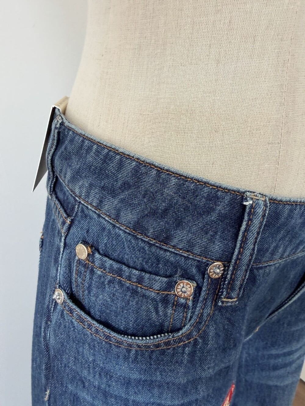 Alice + Olivia AMAZING EMBROIDERED JEAN - Picture 9 of 15